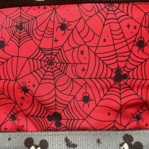 Harveys Seatbelt Disney Vampire Mickey Medium Crossbody NWT SOLD OUT - Picture 5 of 16